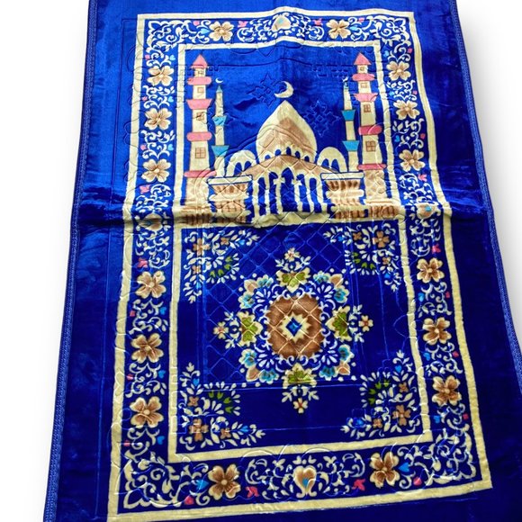 Traditional Design for Islamic Worship: Soft and Comfortable Prayer Mat - Picture 5 of 10